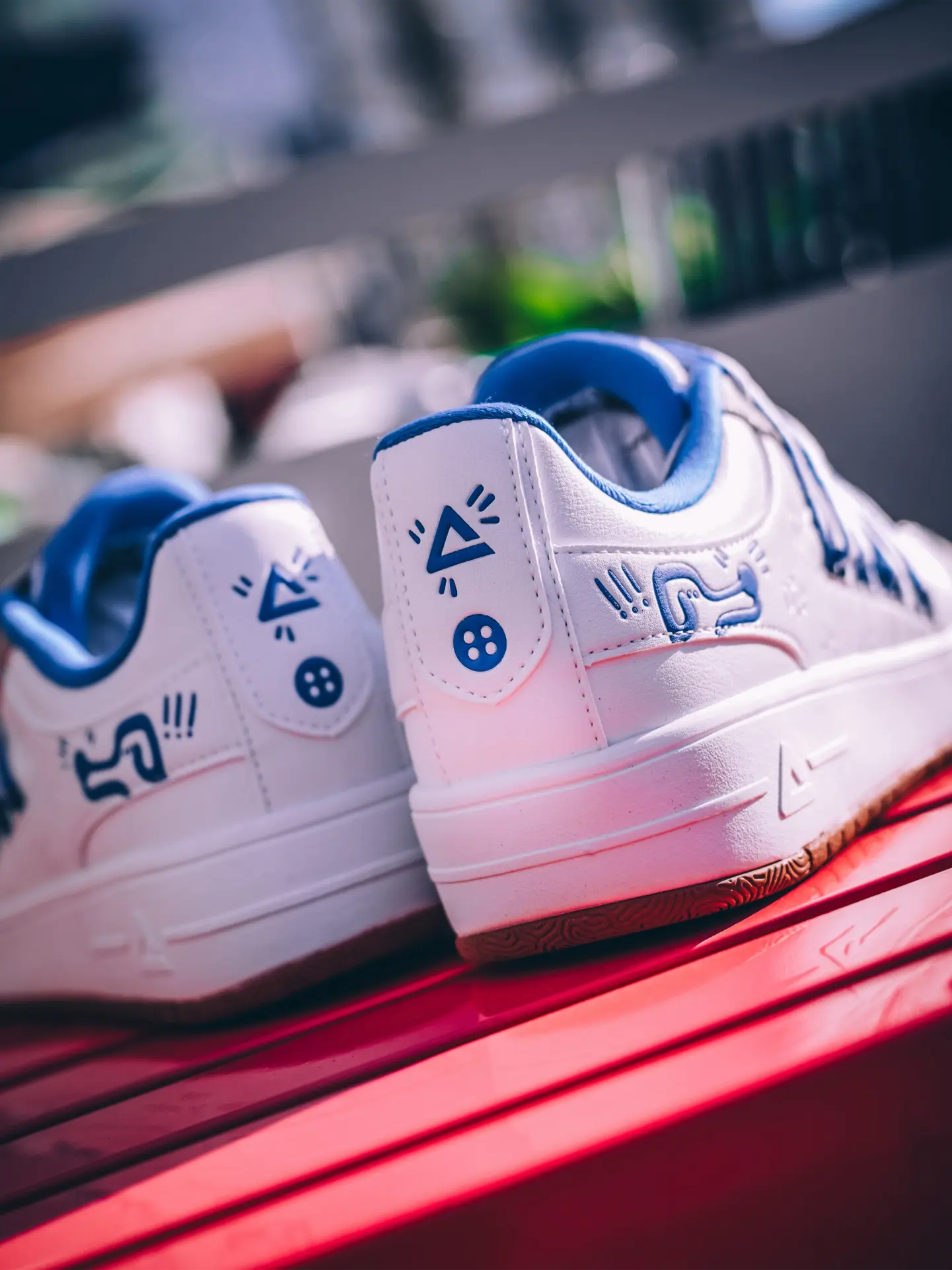 板鞋还有带飞线的,而且上脚还超级轻盈的💢